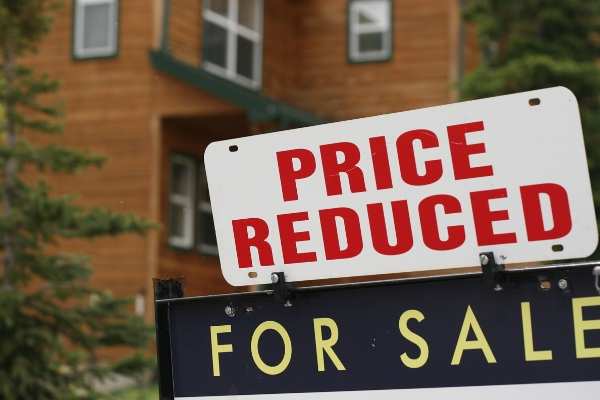 If your home isn't selling investigate these reasons why that may be the case.