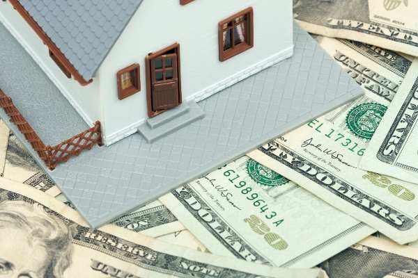 You can instantly lose money when selling your home by doing these things.